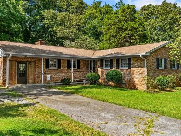 2003 Neelley Rd, Pleasant Garden, NC 27313