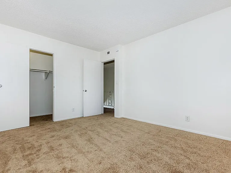 Castilian and Cordova Apartment Homes — Photo 44