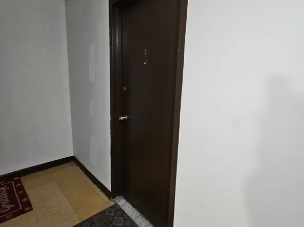 1614 Summit Avenue image 1 of 23