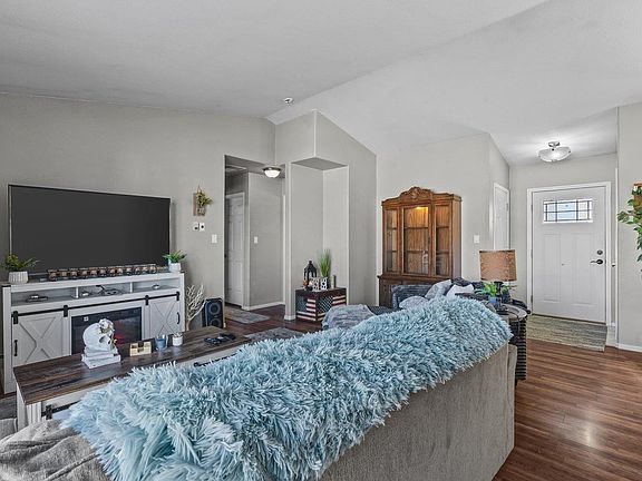 4th image of 595 W Greenfield Cir