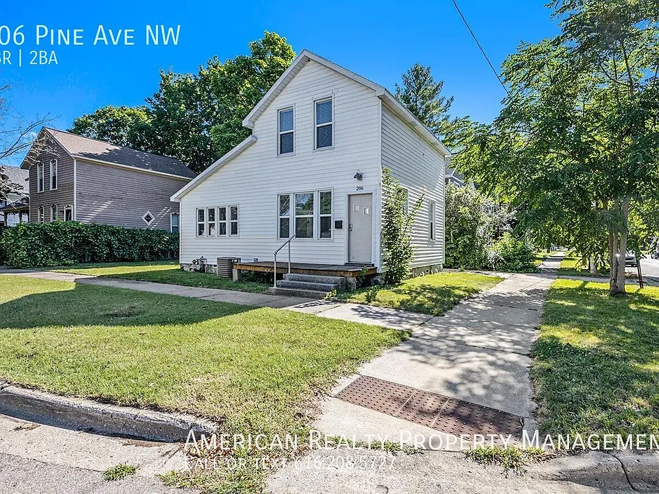 206 Pine Ave NW