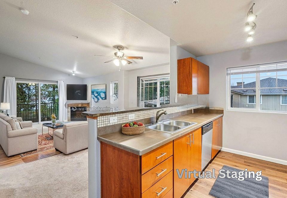 1st image of 10654 NE Holly St #307A