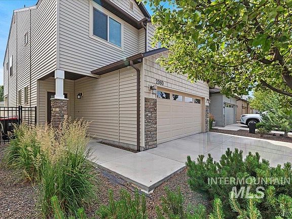 3rd image of 2080 S Hills Ave