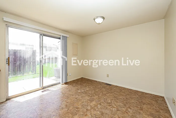 7592 Mount Hood Dr — Photo 6