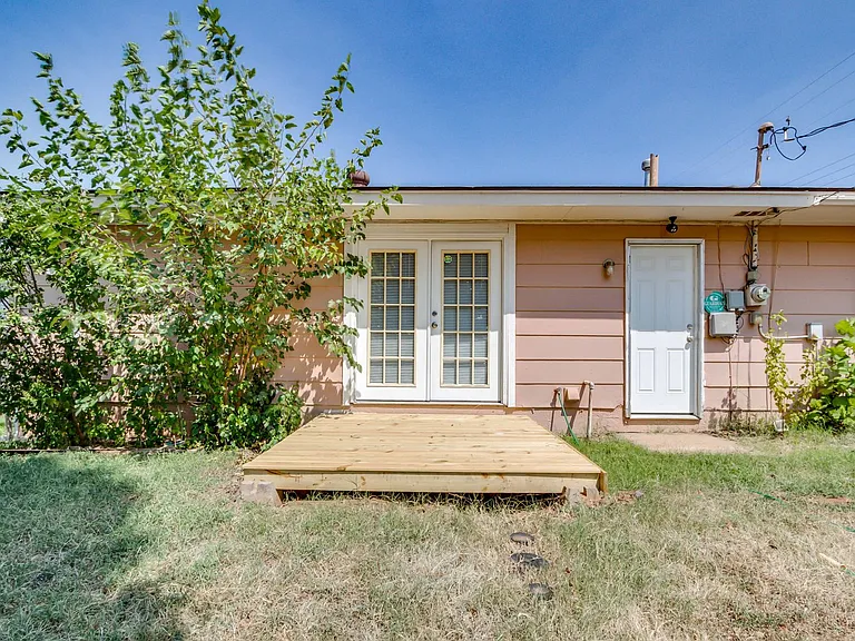 1805 Melody Dr — Photo 32
