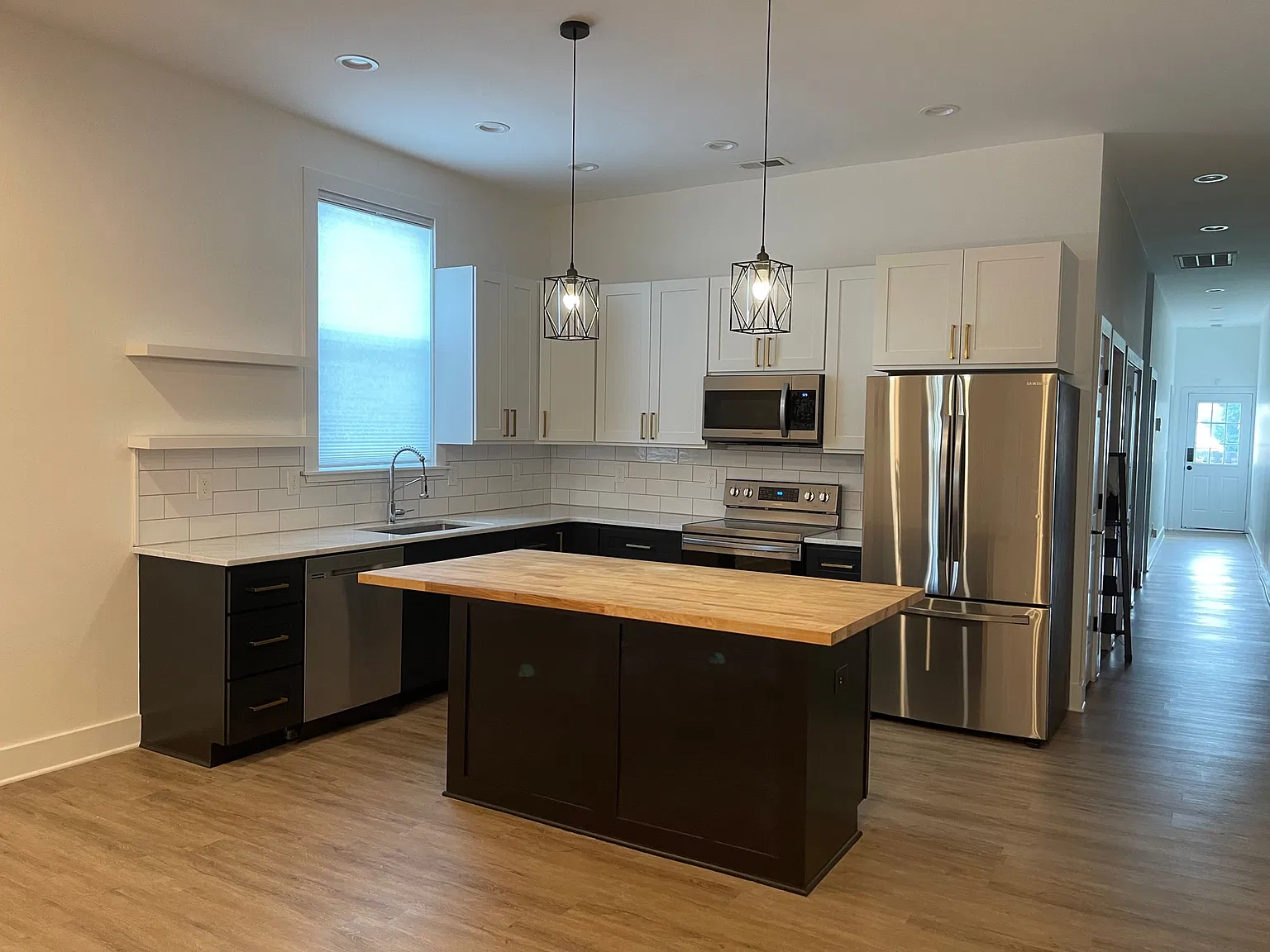 3 bed, 1345 sqft, $2,100 — Photo 4