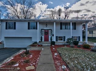 2 Lincoln St, Old Forge, PA 18518