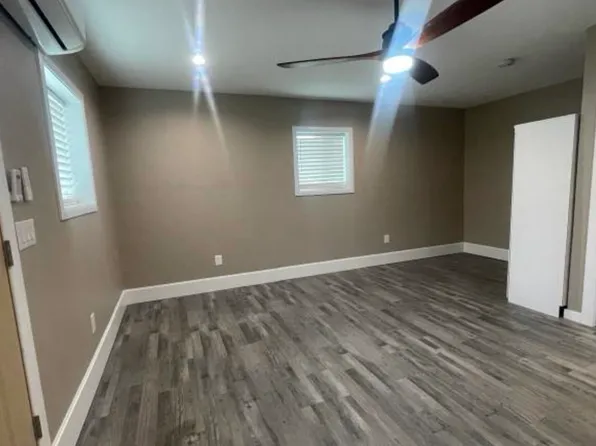 8006 Newcastle Ave, Reseda, CA 91335
