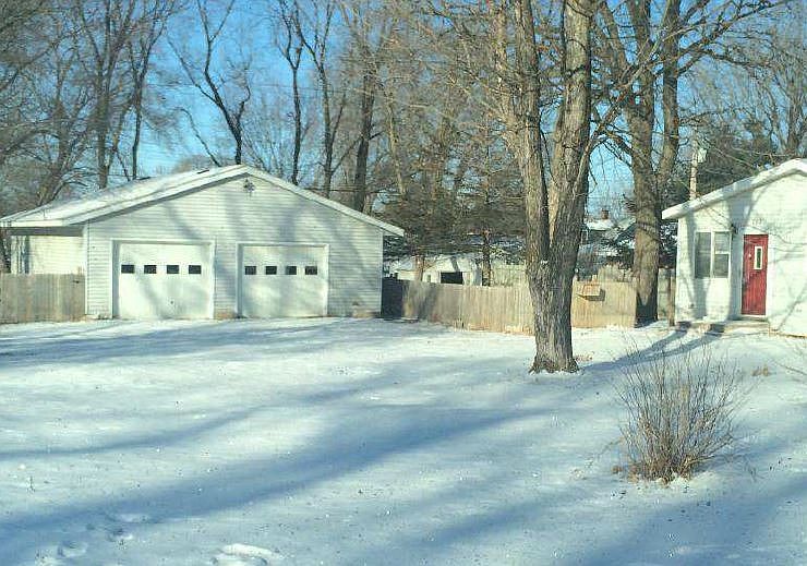 2nd image of 703 7th St NE