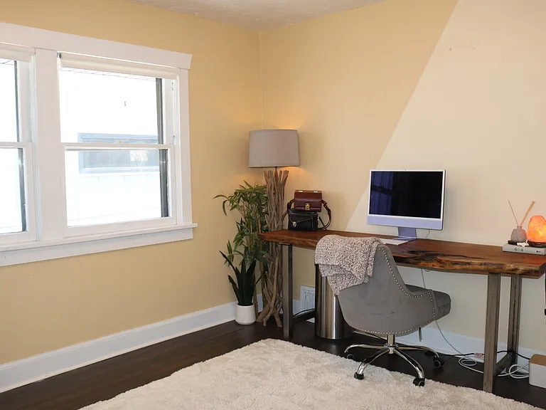 1010 E Elm Ave — Photo 12