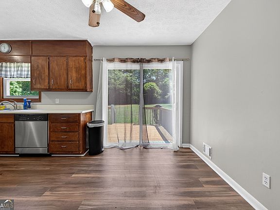 4th image of 35 Ann Ct