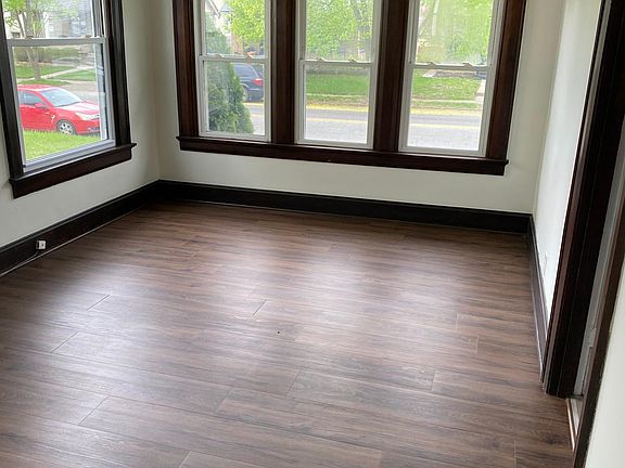 2nd image of 826 Main St #1