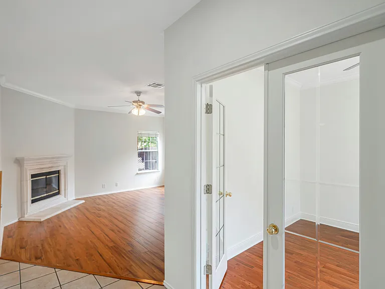 1622 Abbey Ln — Photo 9