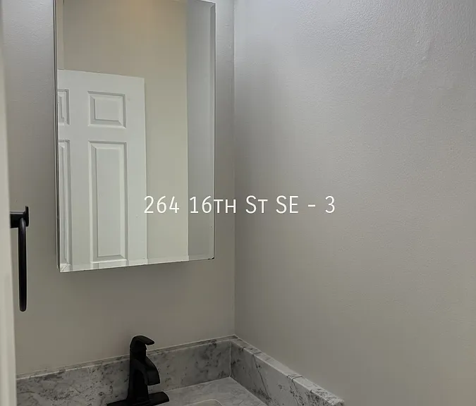 264 16th St SE #3 — Photo 9