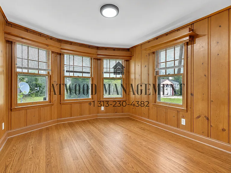 15752 Rutherford St — Photo 3