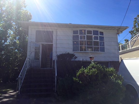 2nd image of 204 E Beverly Pkwy