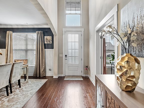3rd image of 723 Kirk Ln