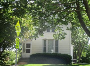 622 W 18th St, Cedar Falls, IA 50613