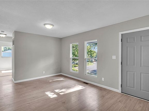 5th image of 506 N 83rd Pl