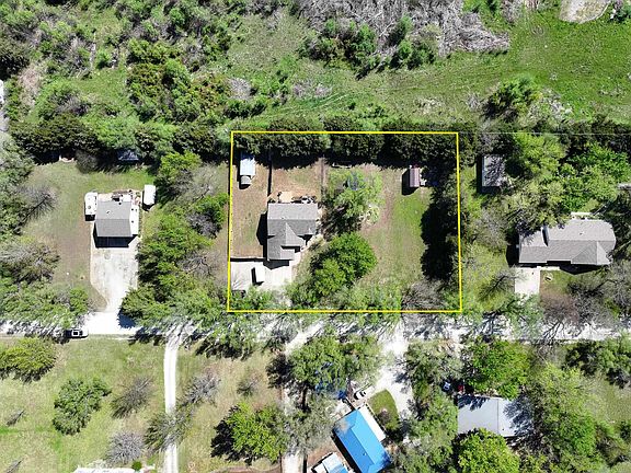 3rd image of 860 SE Spires Rd