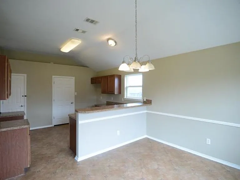 2810 Bastion Loop — Photo 6