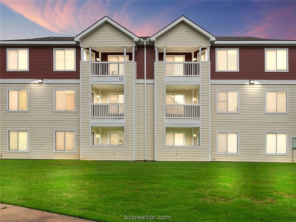 1st image of 525 Sw Pkwy #203