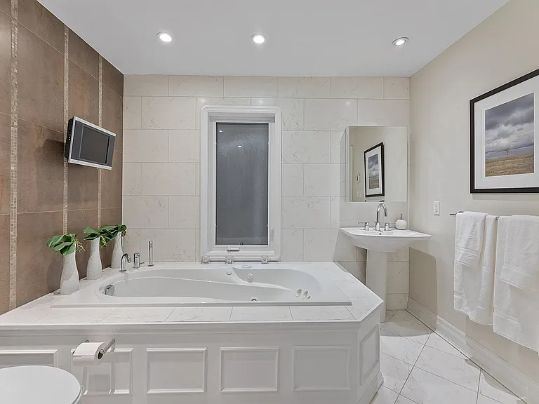 111 Summerhill Ave — Photo 42