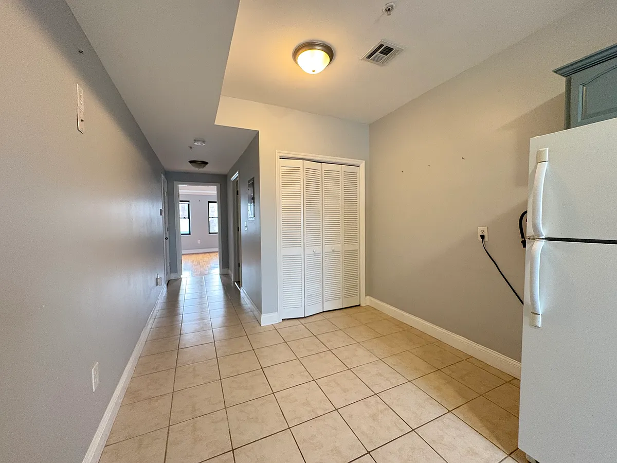 Building Photo - 180 Ferry St #1B