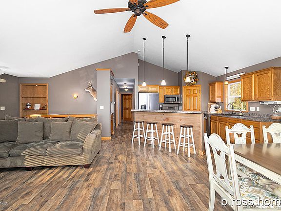 5th image of 13800 Winter Valley Dr NE