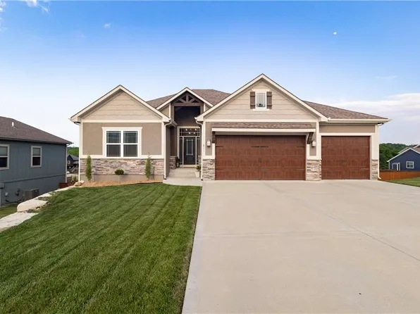 811 N Maple Ct, Lone Jack, MO 64070
