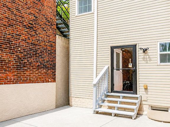 3rd image of 538 Mifflin St