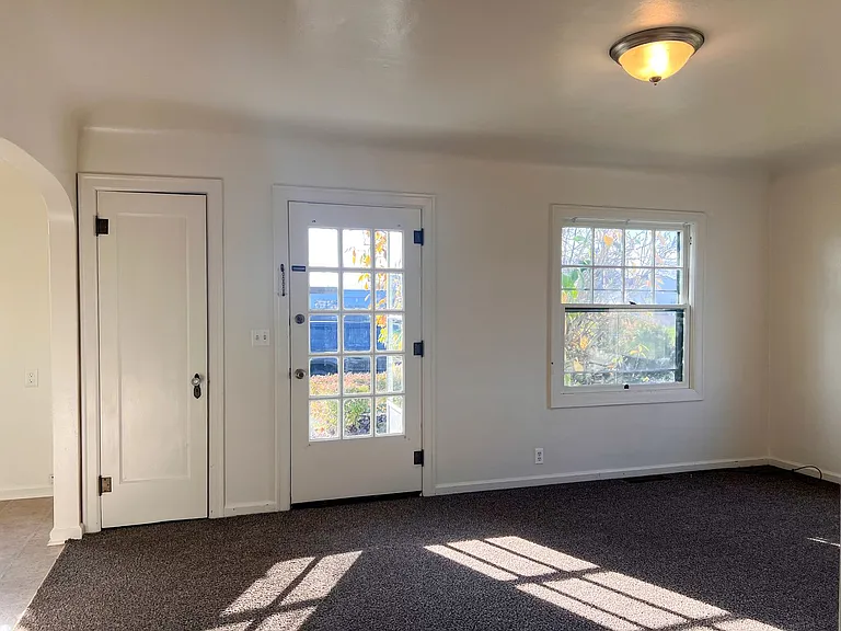 165 W Ash St — Photo 3