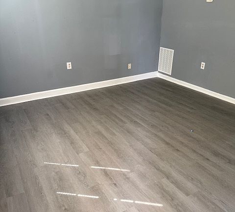 5th image of 1720 Windsor Dr #1720