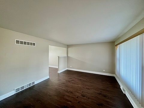 3rd image of 16535 S Elm Ct