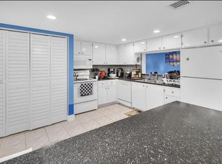 9427 NW 42nd St, Sunrise, FL 33351
