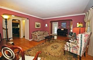 4th image of 346 Auburn St