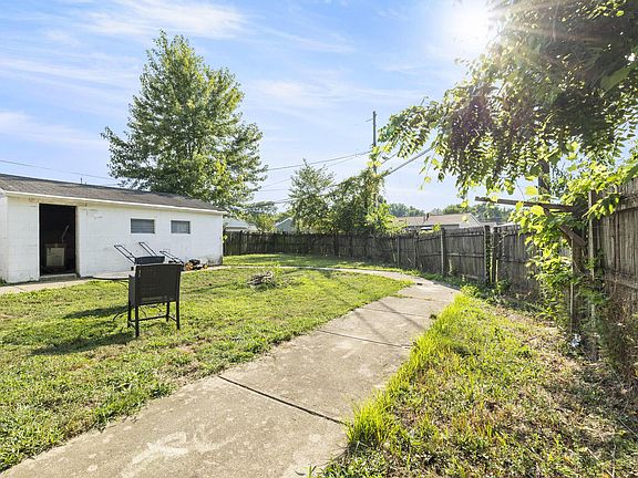 5th image of 2749 Gibson Dr