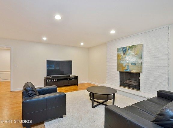 2nd image of 2585 Canterbury Dr