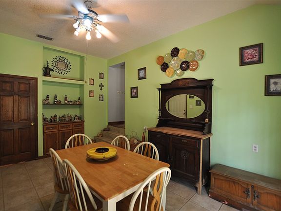 4th image of 313 Parkwood St
