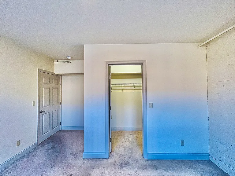 191 College St #303 — Photo 43