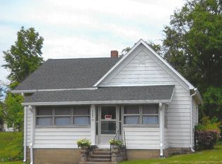 7913 E State St, Dugger, IN 47848