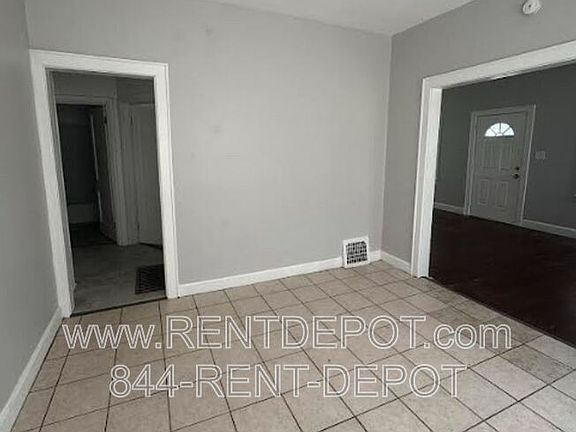 3rd image of 416 E Riverside Dr