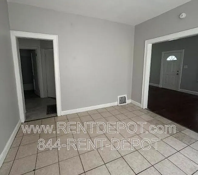 416 E Riverside Dr — Photo 3