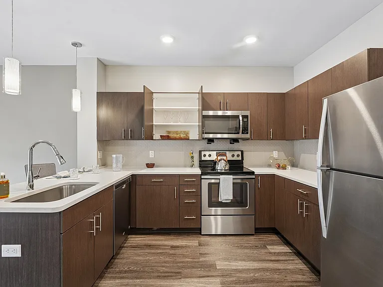 Cosmopolitan Apartments — Photo 32