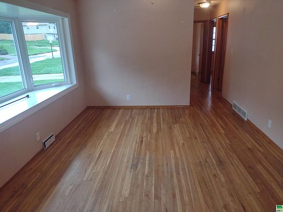 3rd image of 2910 S Glass St