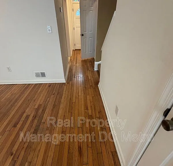 1406 Carrollsburg Pl SW — Photo 4