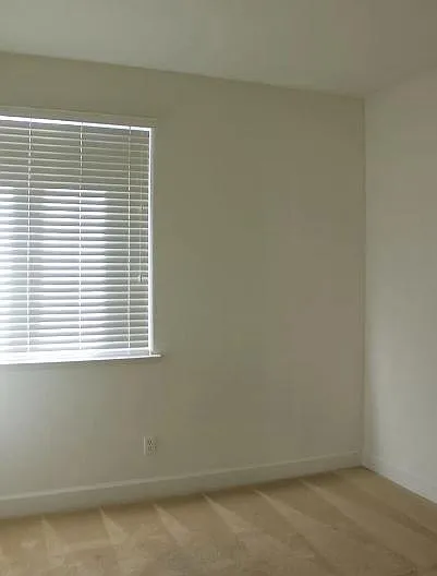 3 bed, 1755 sqft, $2,400 — Photo 3