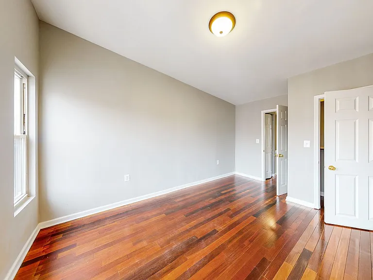 1142 Sargeant St — Photo 12