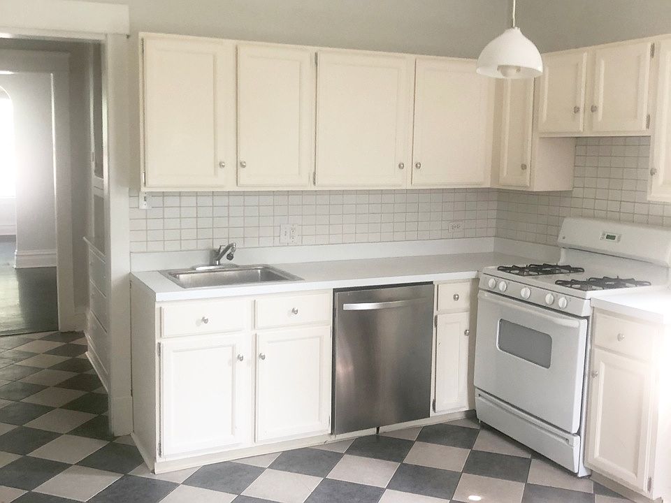 1st image of 227 N Marion St APT 1