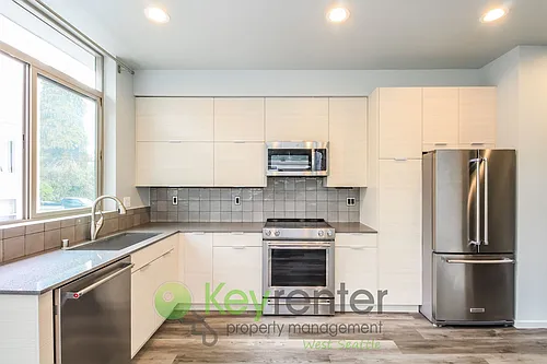 5259 Fauntleroy Way SW Photo 1